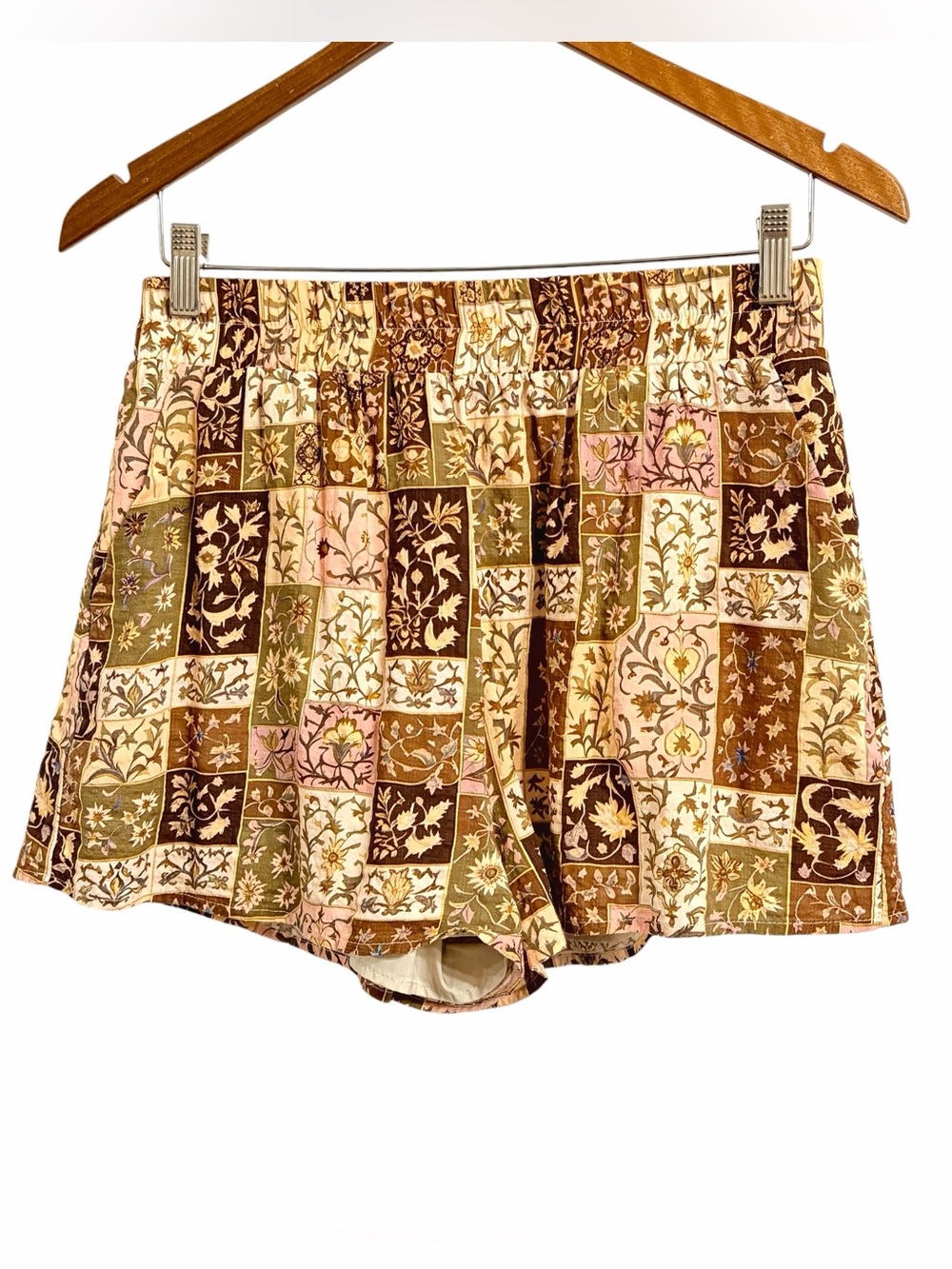 J. Roberts Boho Floral Patchwork Pull On Shorts M Botanical Festival Earthy